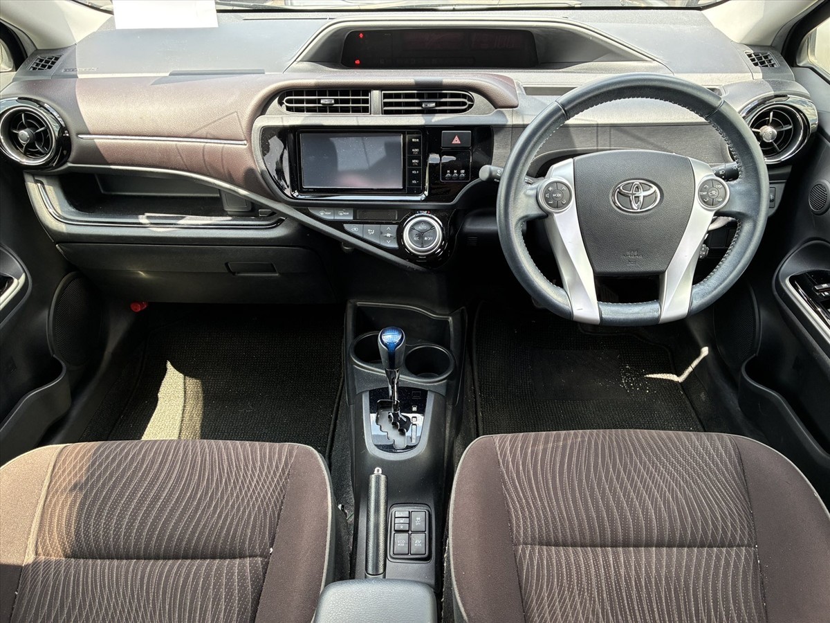2015 Toyota Aqua thumbnail