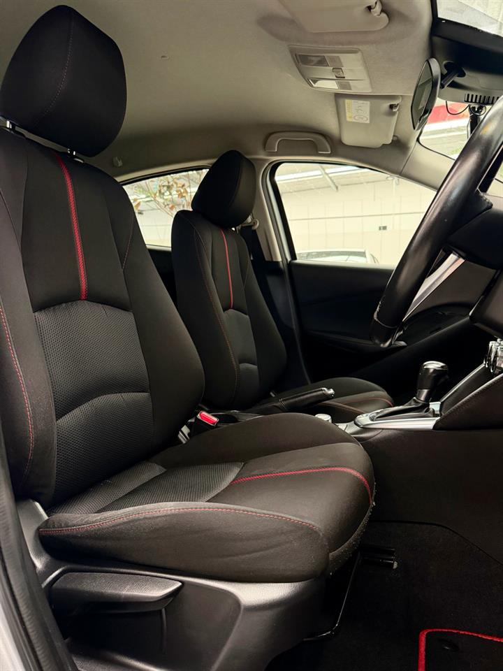2016 Mazda Demio thumbnail