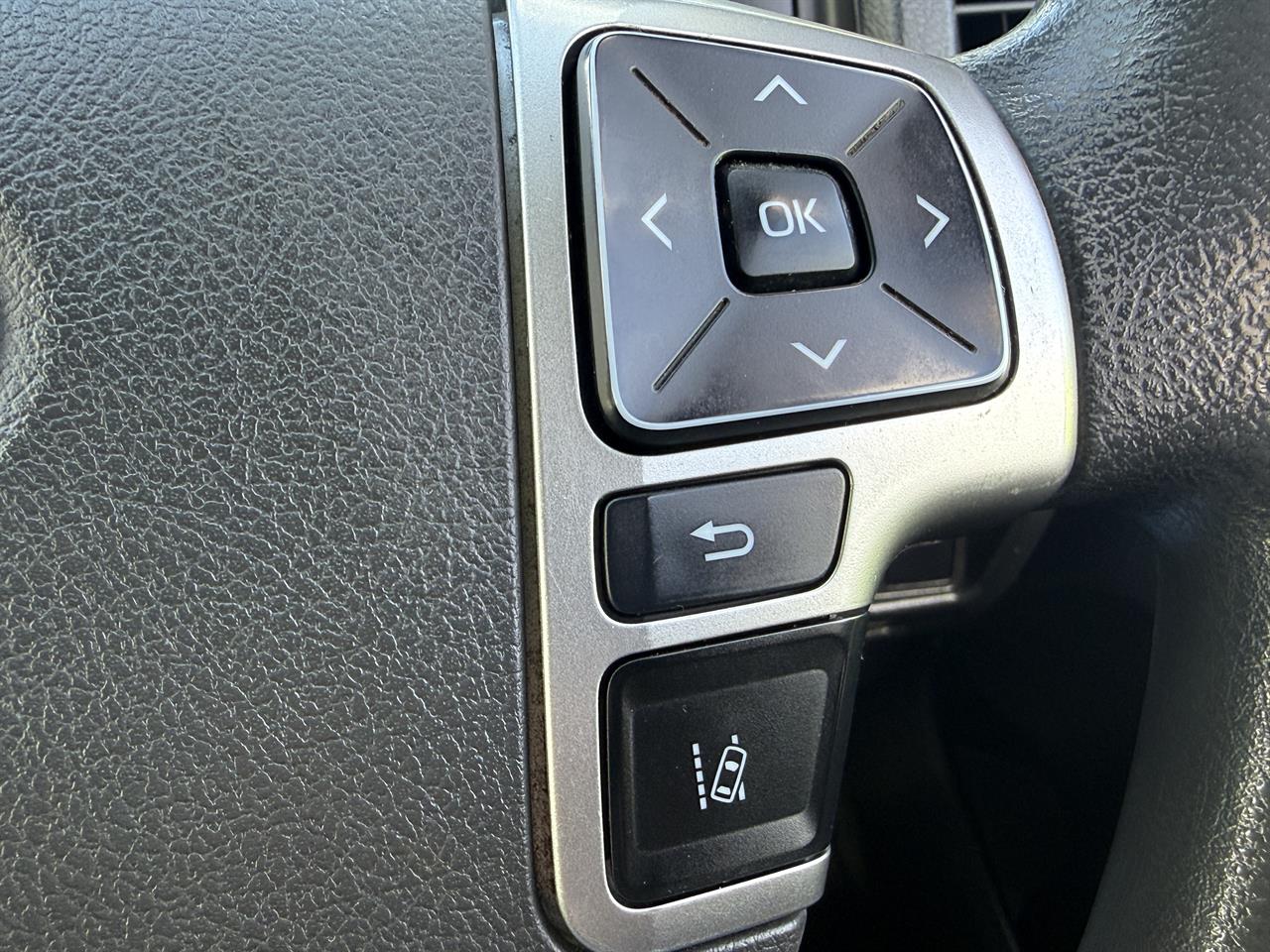 2020 Toyota Hiace thumbnail