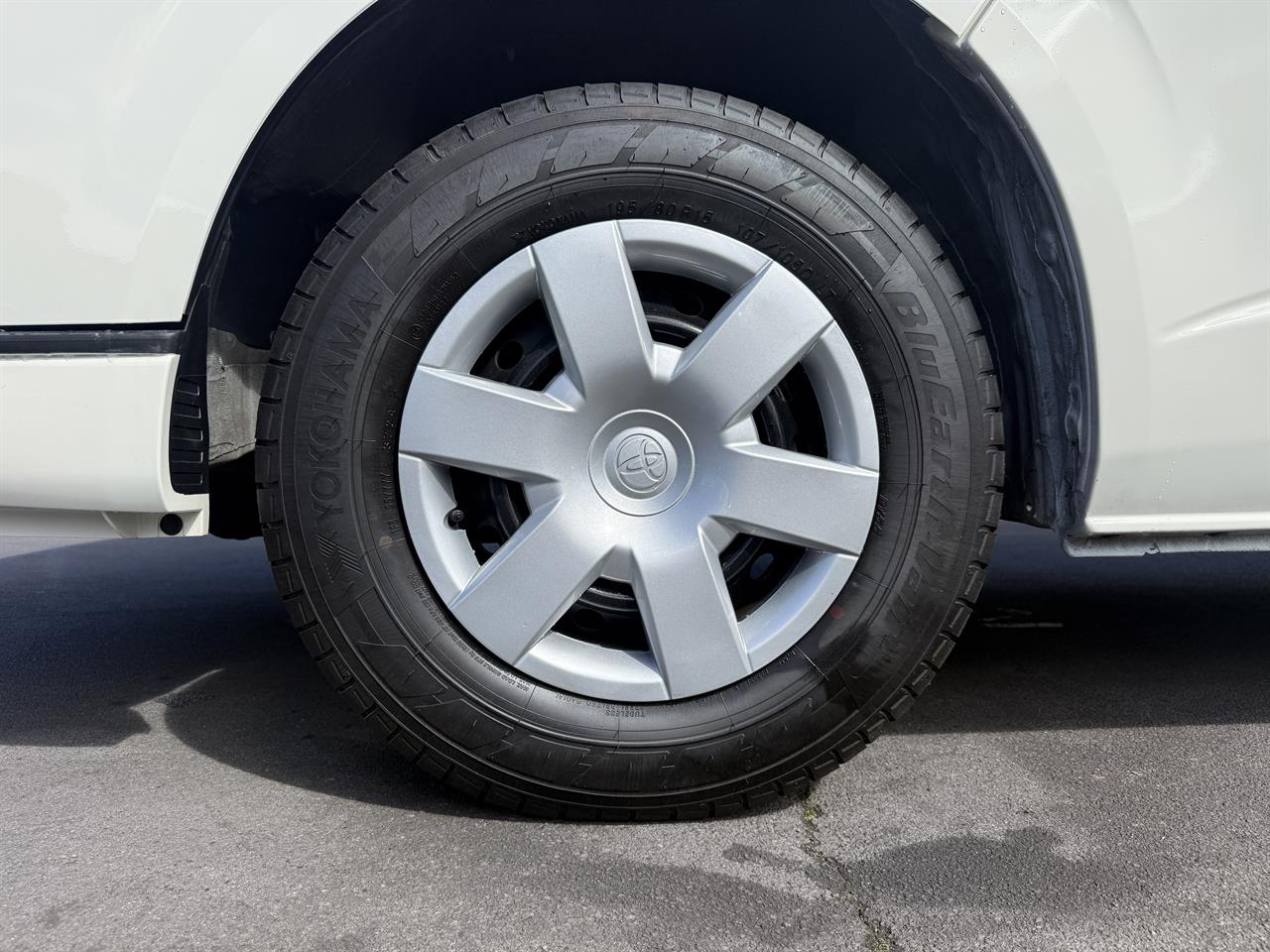 2020 Toyota Hiace thumbnail