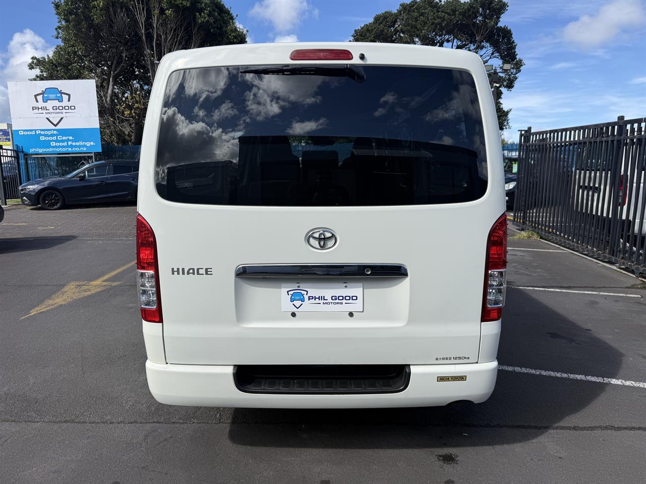 2020 Toyota Hiace thumbnail