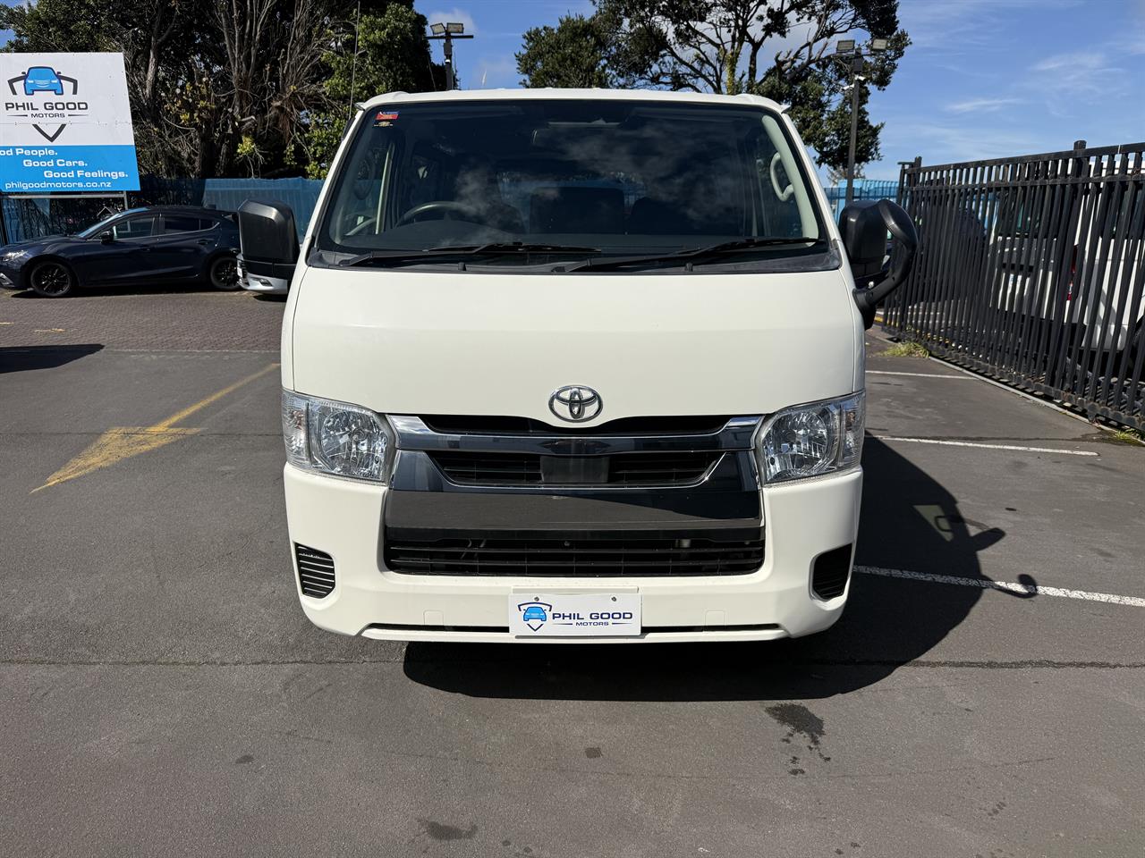 2020 Toyota Hiace thumbnail