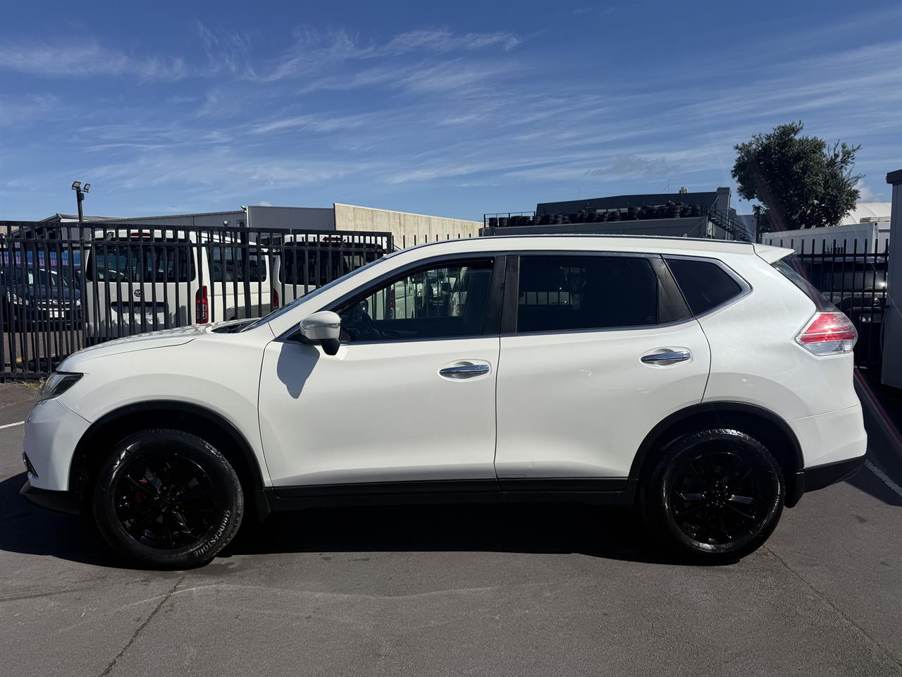 2015 Nissan X-Trail thumbnail