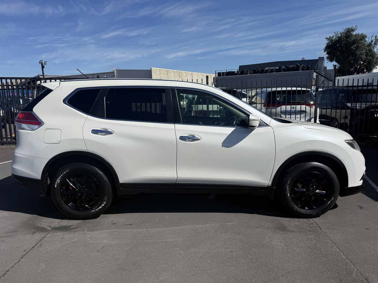 2015 Nissan X-Trail thumbnail