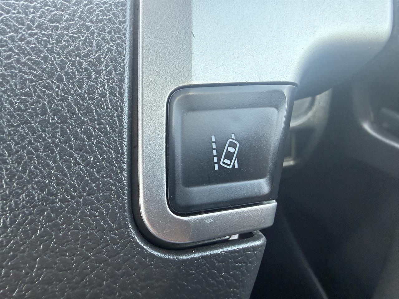 2019 Toyota Hiace thumbnail