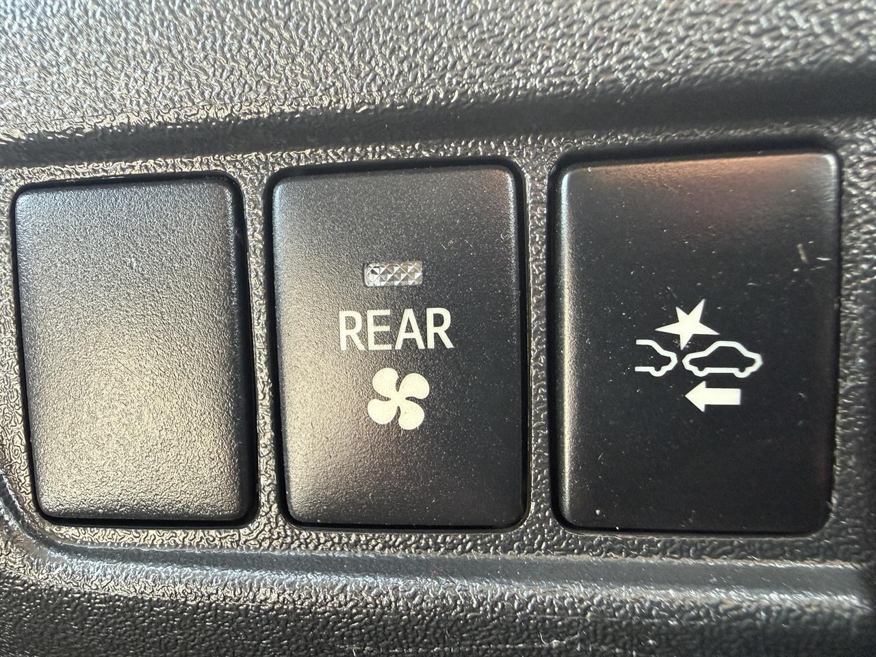 2019 Toyota Hiace thumbnail