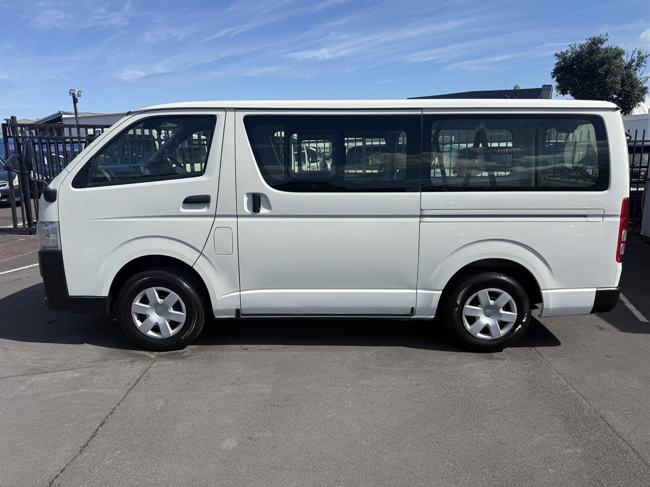 2019 Toyota Hiace thumbnail