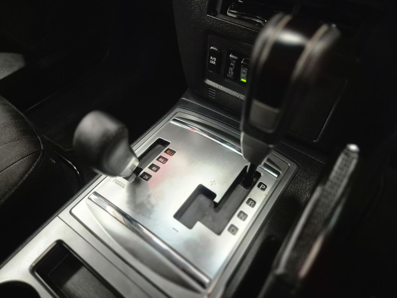 2013 Mitsubishi Pajero thumbnail