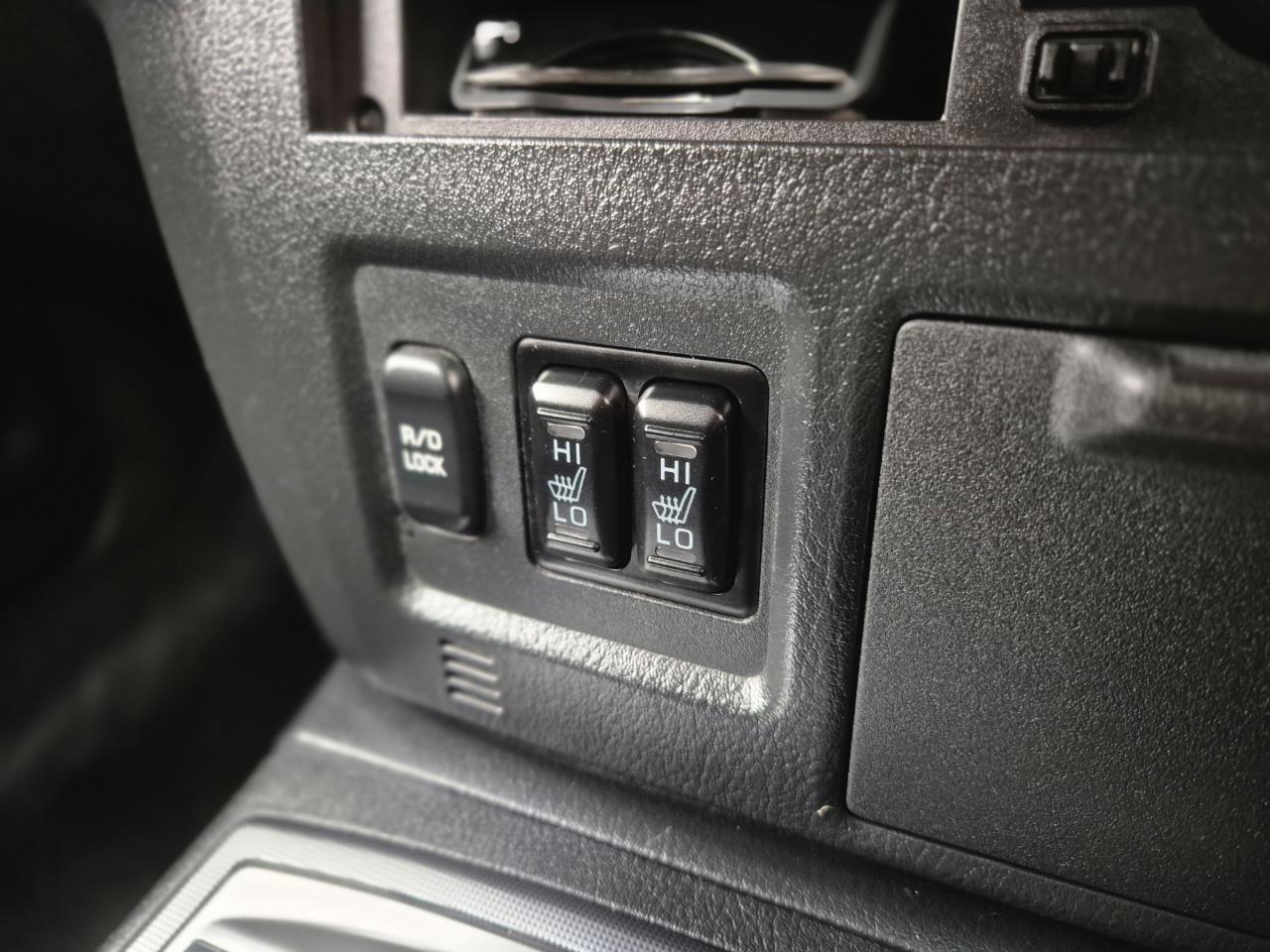2013 Mitsubishi Pajero thumbnail