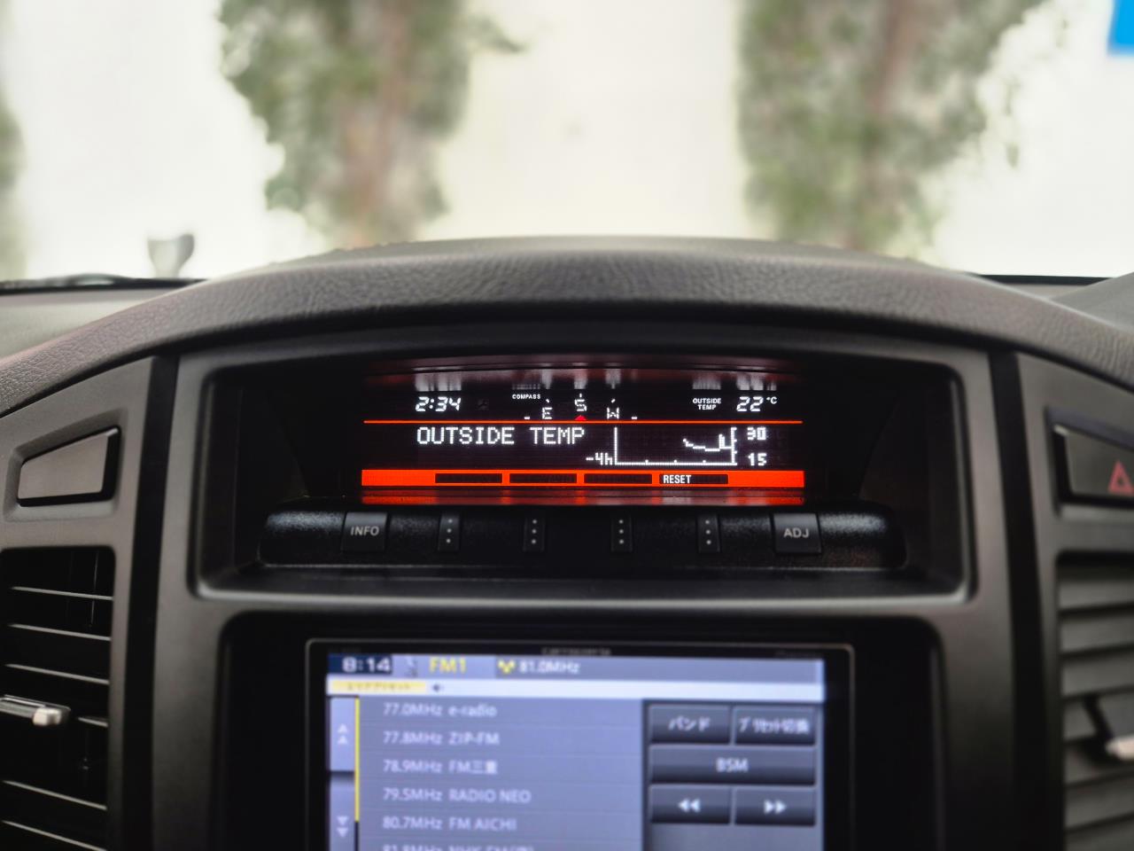 2013 Mitsubishi Pajero thumbnail