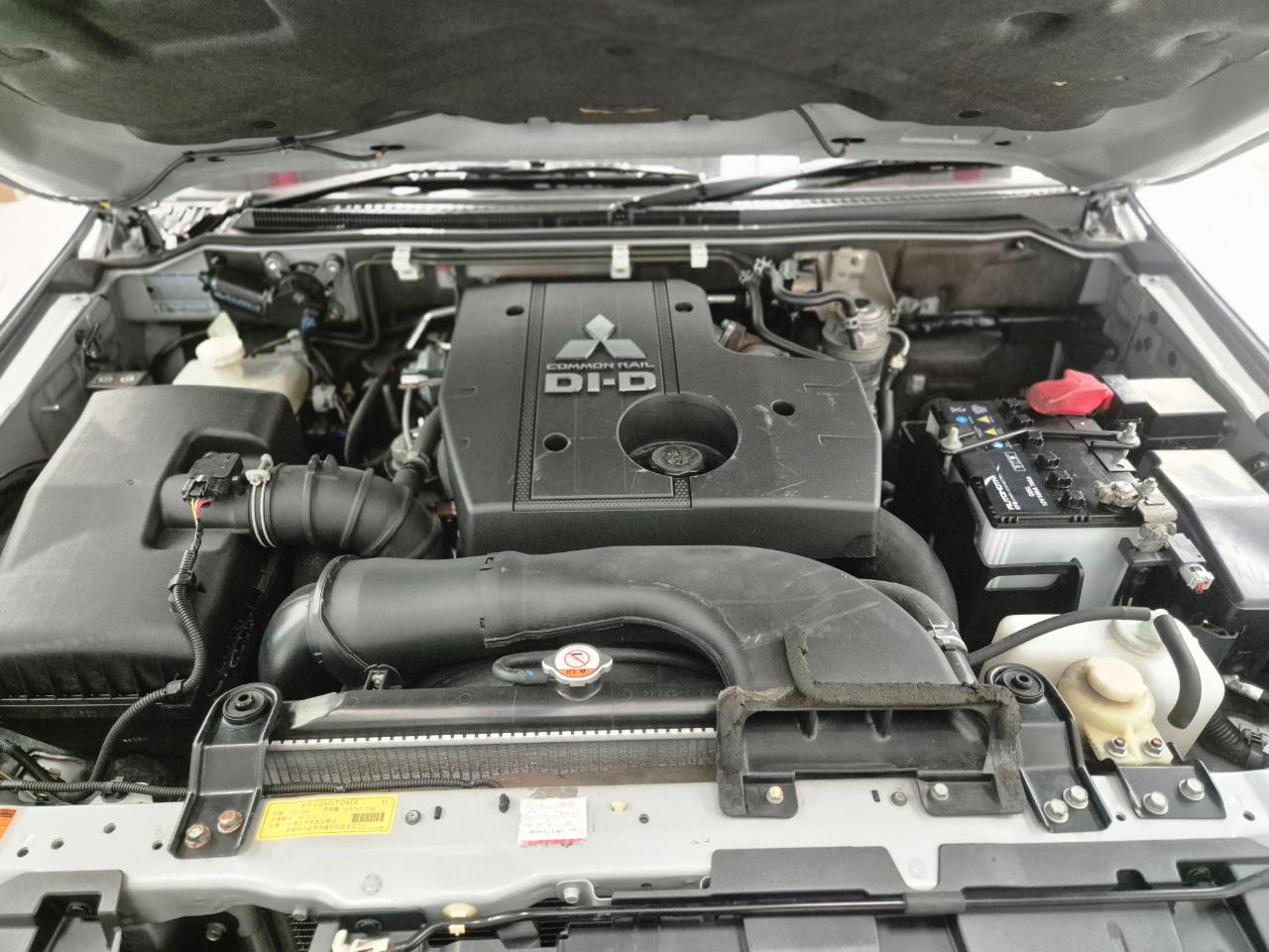 2013 Mitsubishi Pajero thumbnail