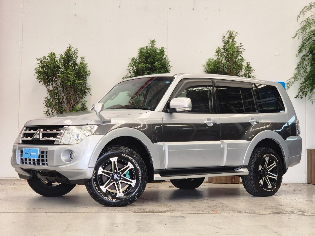 2013 Mitsubishi Pajero thumbnail