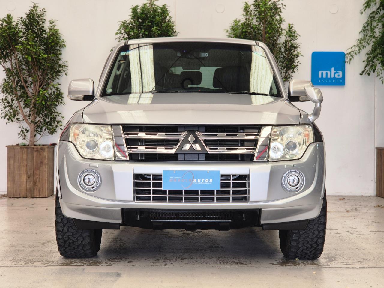 2013 Mitsubishi Pajero thumbnail