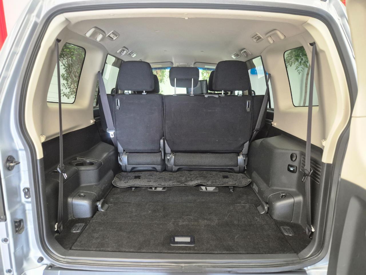 2013 Mitsubishi Pajero thumbnail