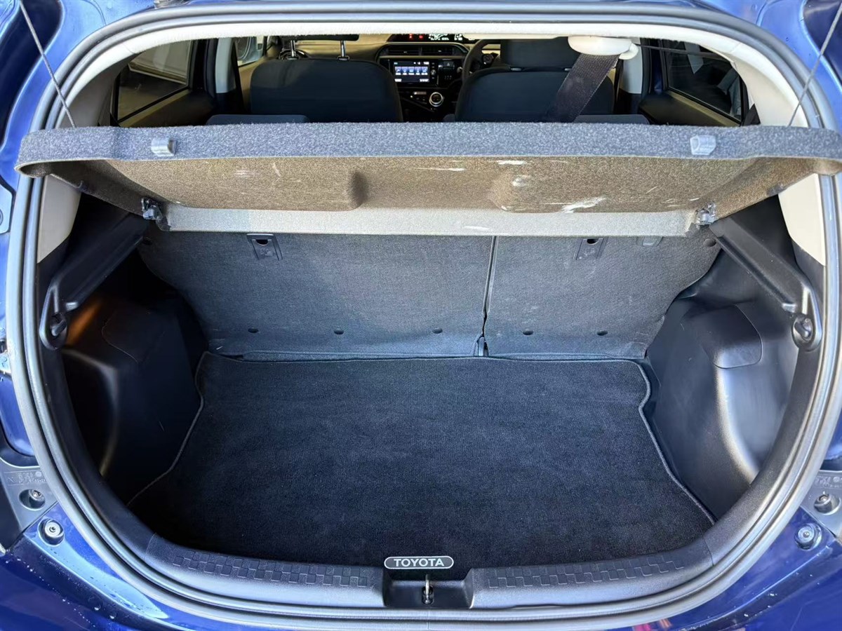 2016 Toyota Aqua thumbnail
