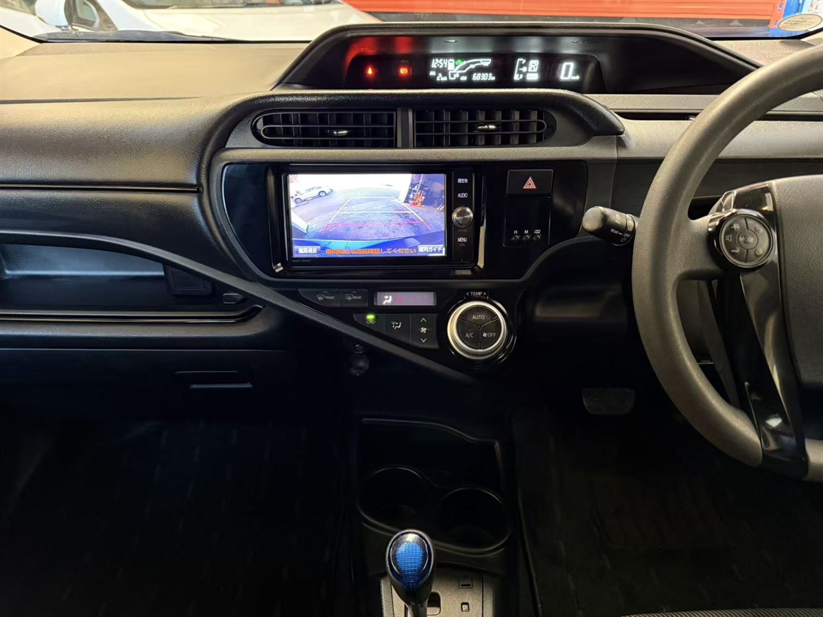 2016 Toyota Aqua thumbnail