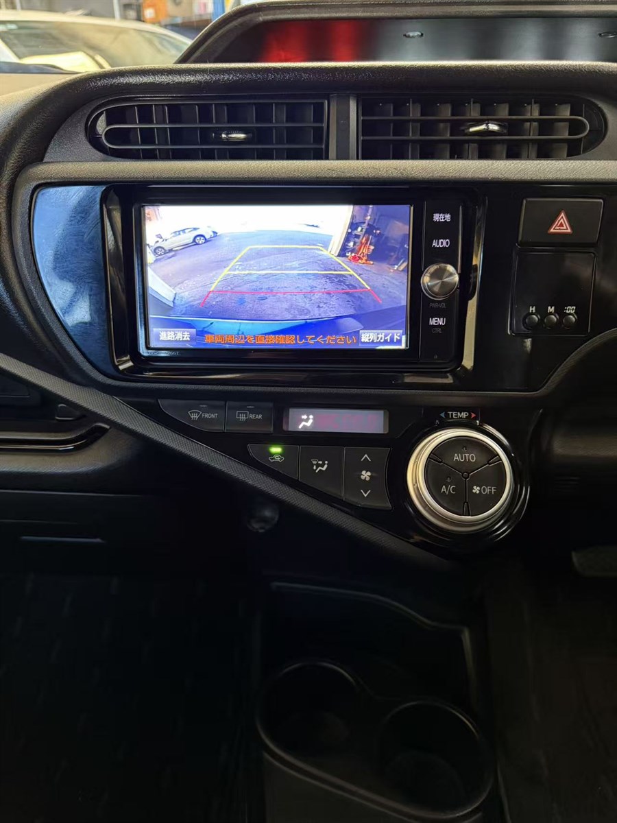 2016 Toyota Aqua thumbnail