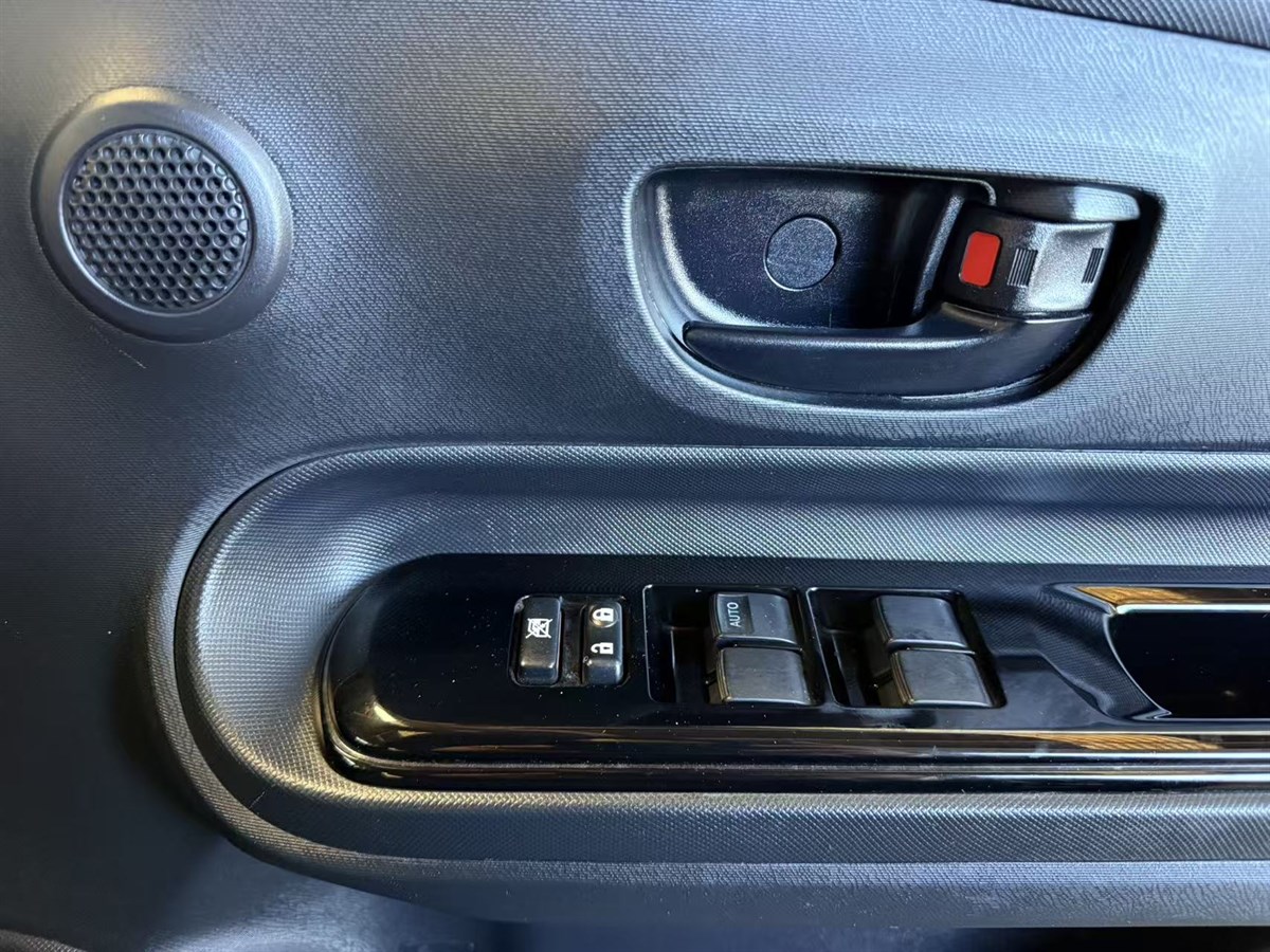 2016 Toyota Aqua thumbnail
