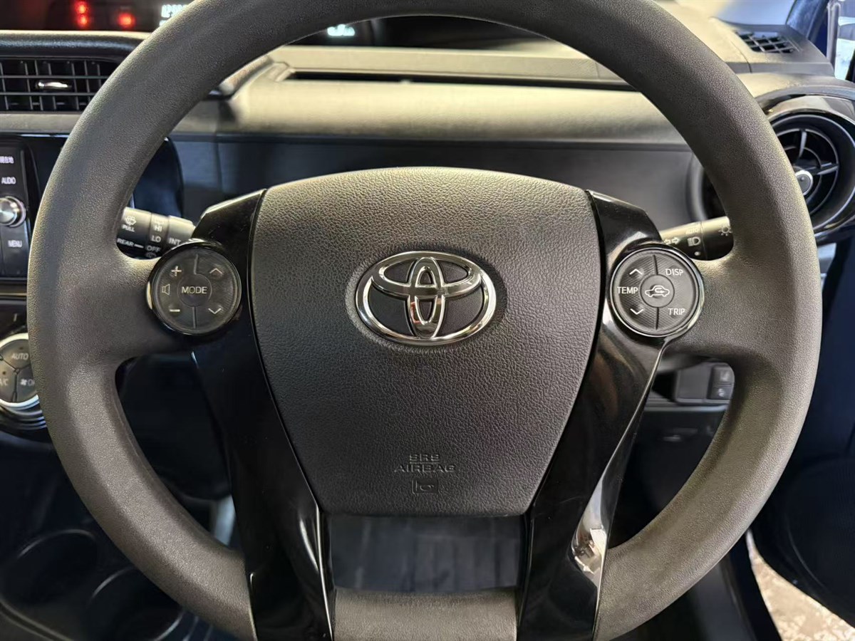 2016 Toyota Aqua thumbnail