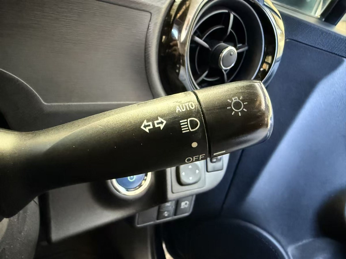 2016 Toyota Aqua thumbnail