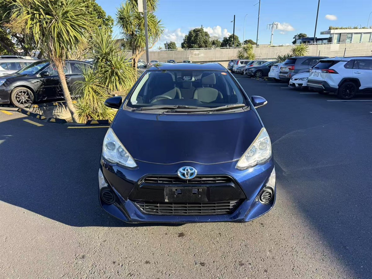 2016 Toyota Aqua thumbnail