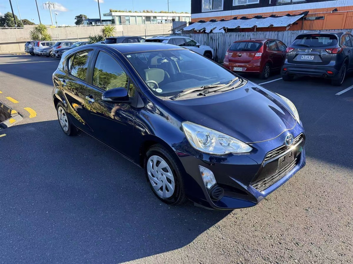 2016 Toyota Aqua thumbnail