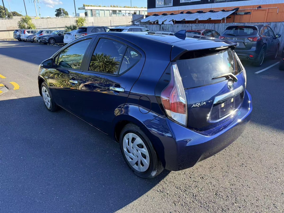 2016 Toyota Aqua thumbnail