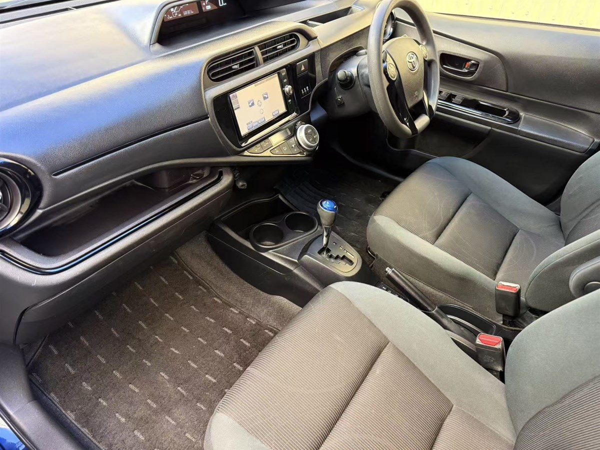 2016 Toyota Aqua thumbnail