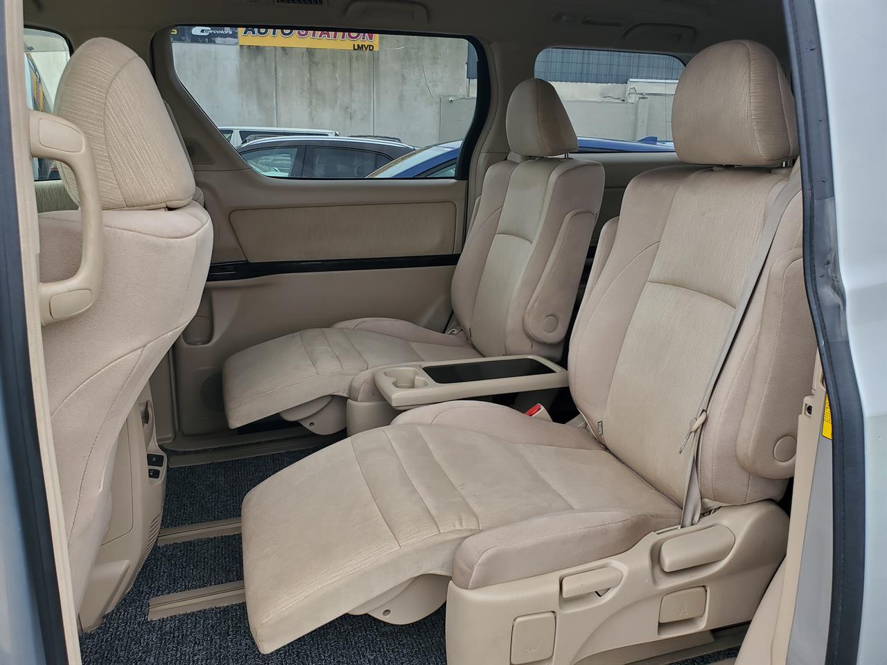 2012 Toyota Alphard thumbnail