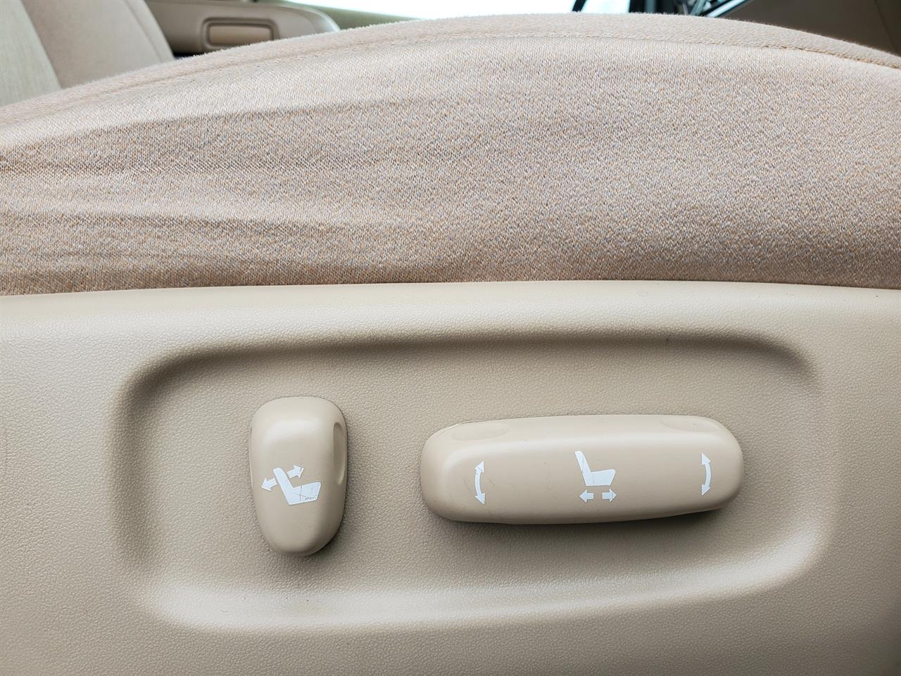 2012 Toyota Alphard thumbnail