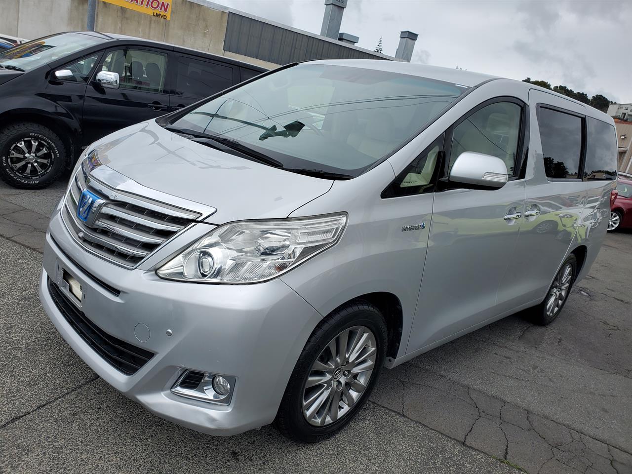 2012 Toyota Alphard thumbnail
