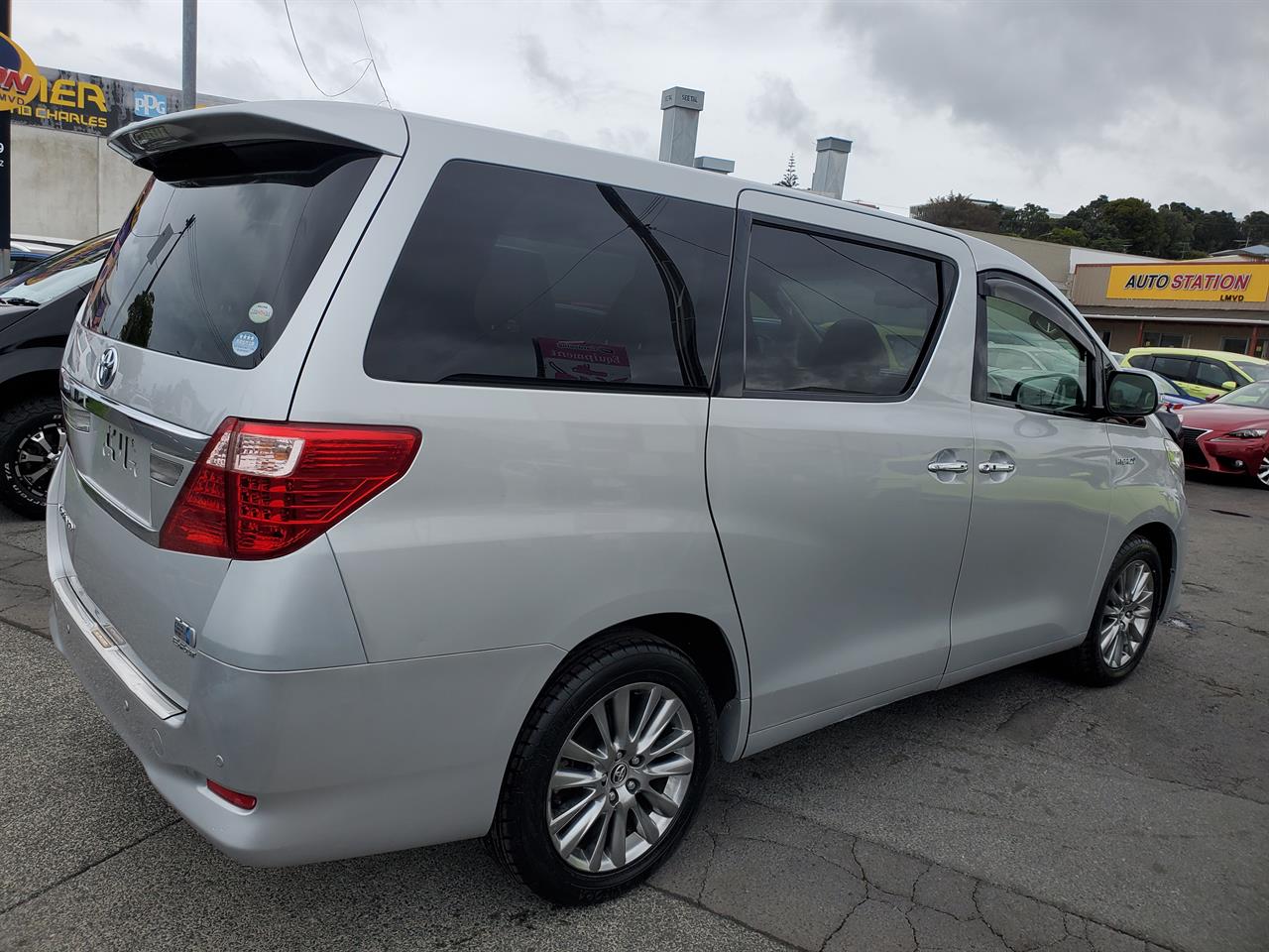 2012 Toyota Alphard thumbnail