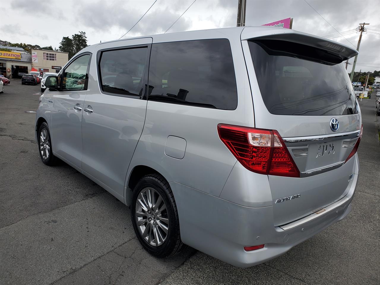 2012 Toyota Alphard thumbnail
