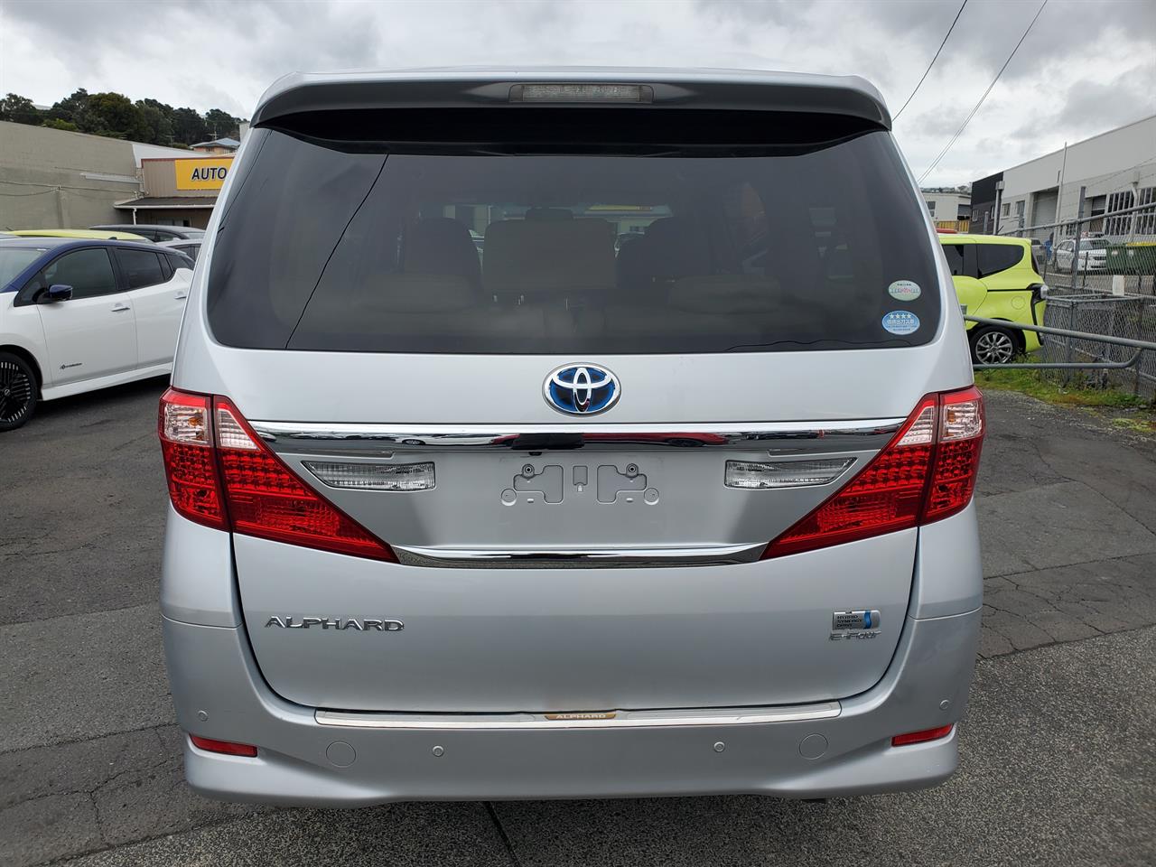 2012 Toyota Alphard thumbnail