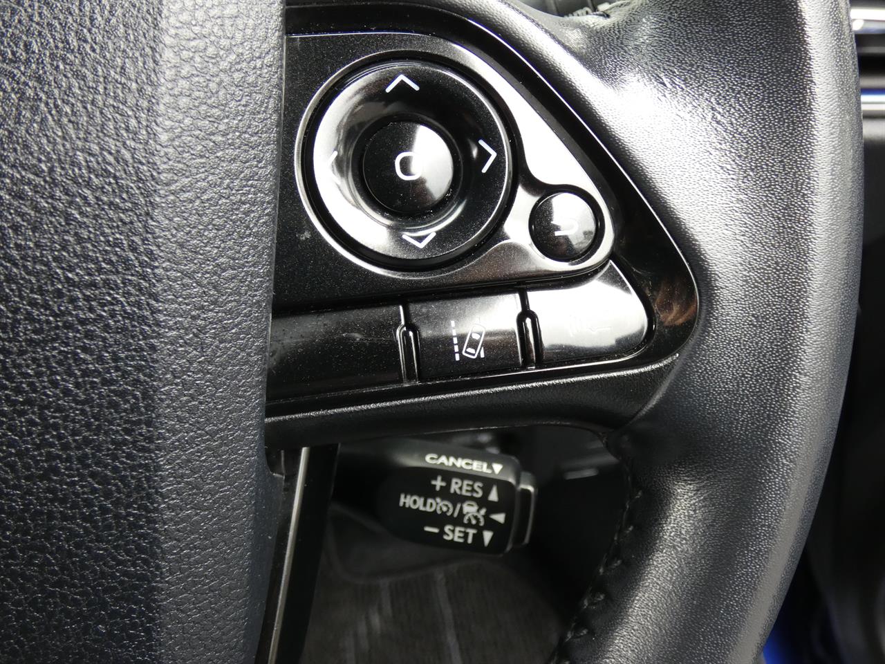 2018 Toyota Prius thumbnail