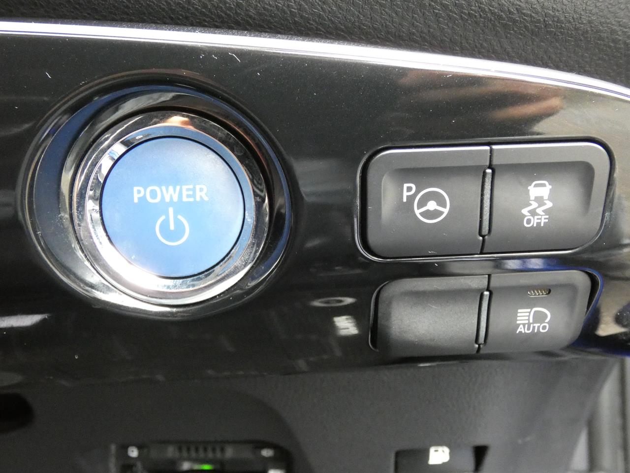 2018 Toyota Prius thumbnail
