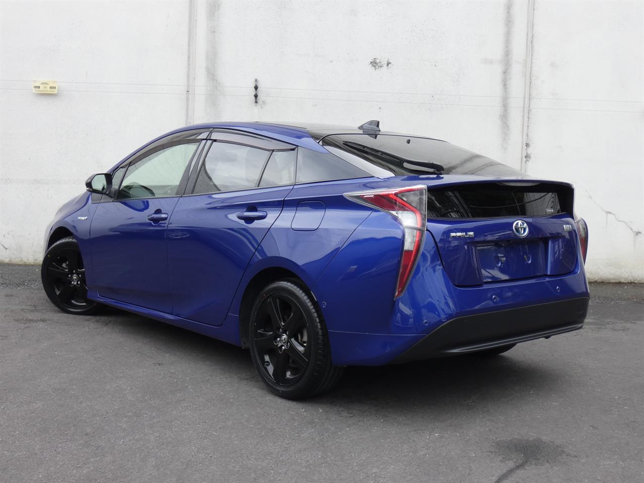 2018 Toyota Prius thumbnail