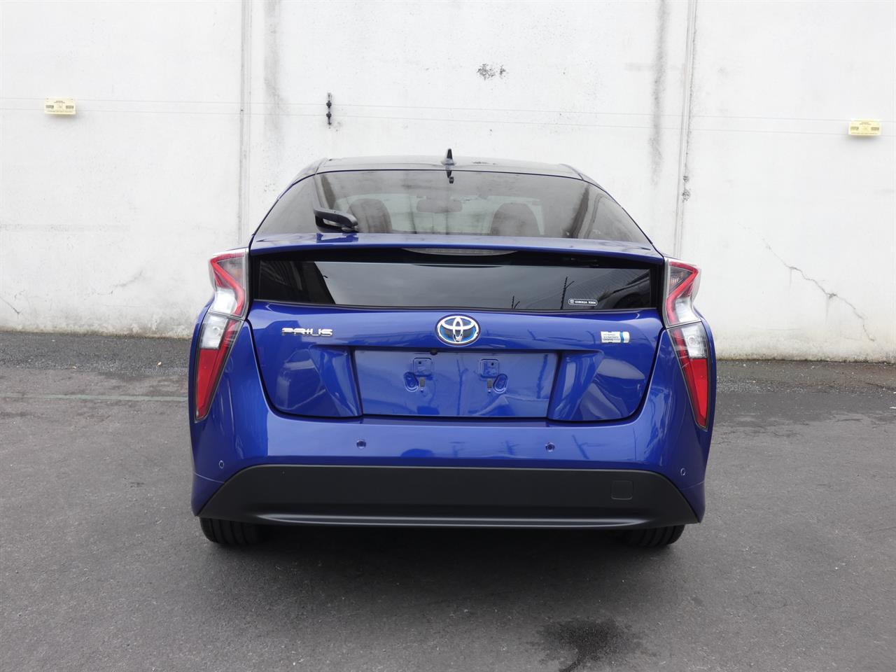 2018 Toyota Prius thumbnail