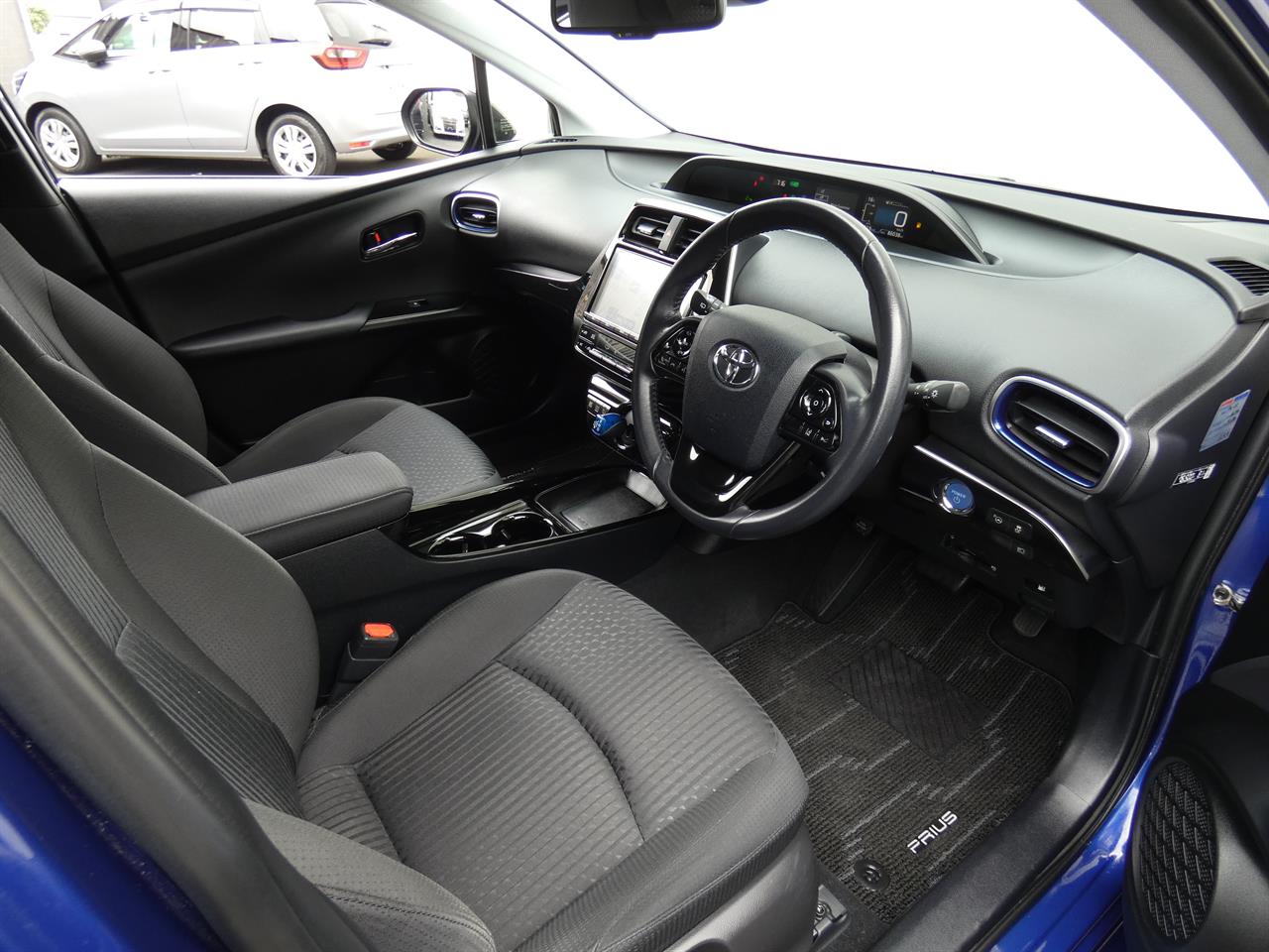 2018 Toyota Prius thumbnail