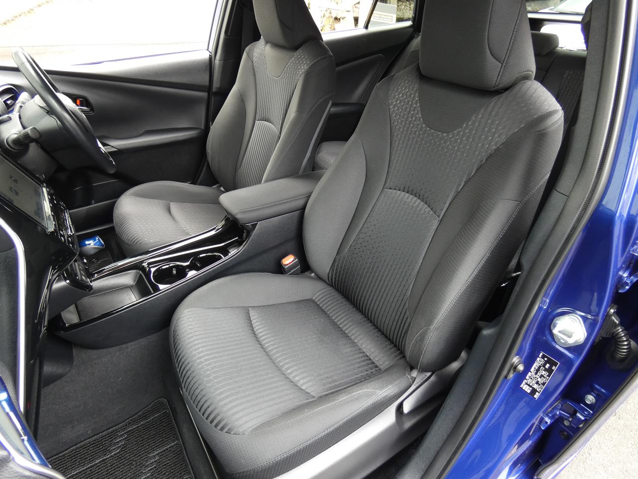 2018 Toyota Prius thumbnail