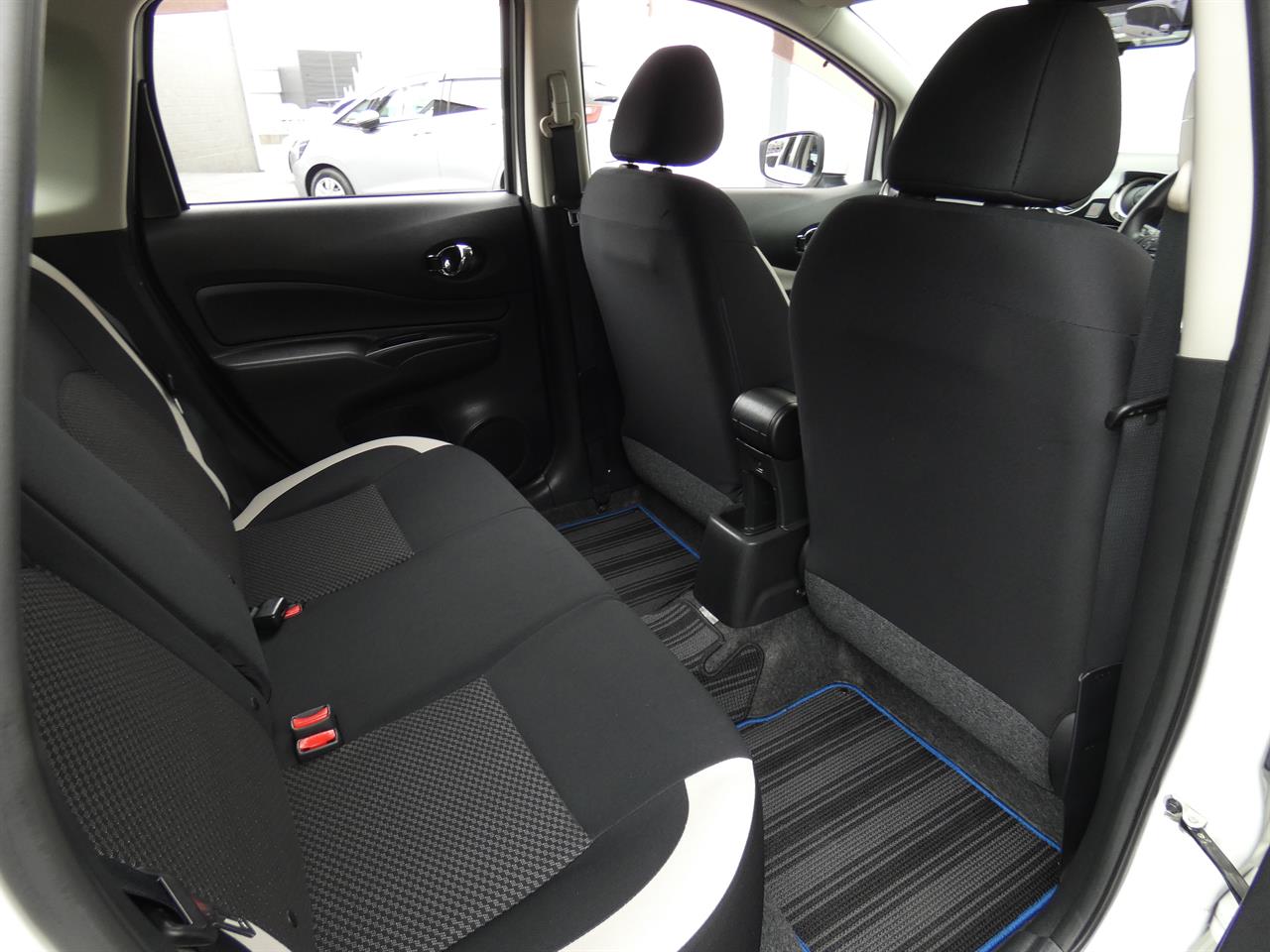 2017 Nissan NOTE thumbnail