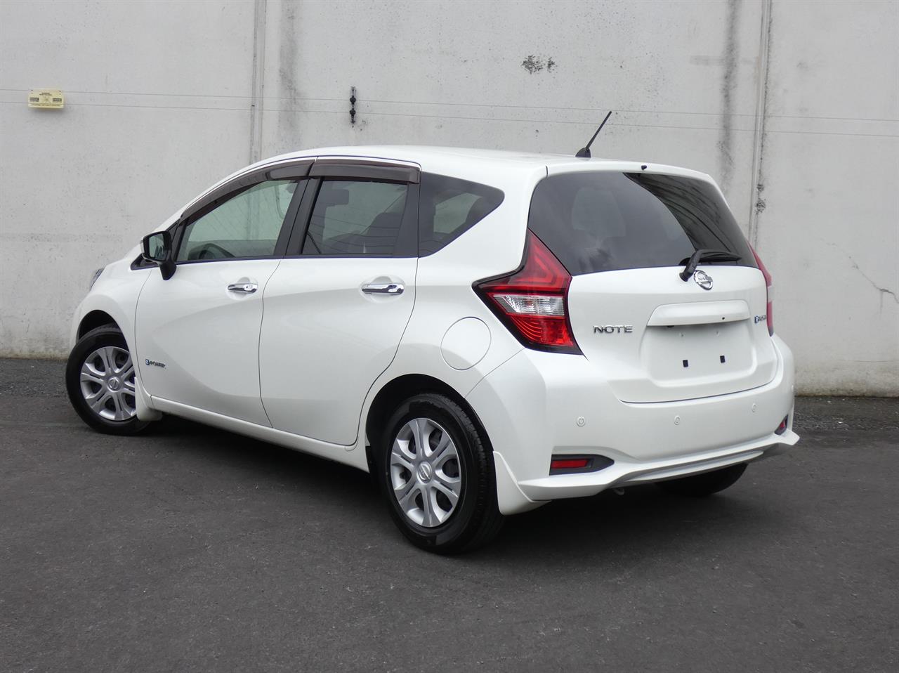 2017 Nissan NOTE thumbnail