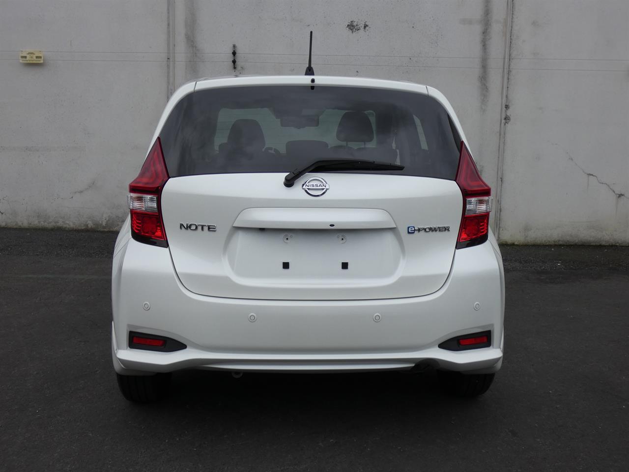 2017 Nissan NOTE thumbnail