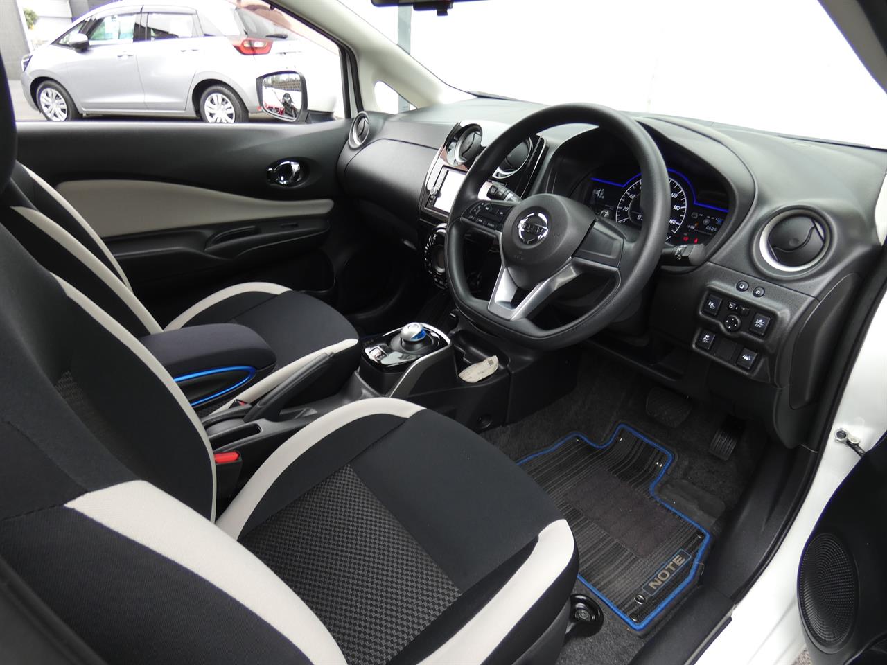 2017 Nissan NOTE thumbnail
