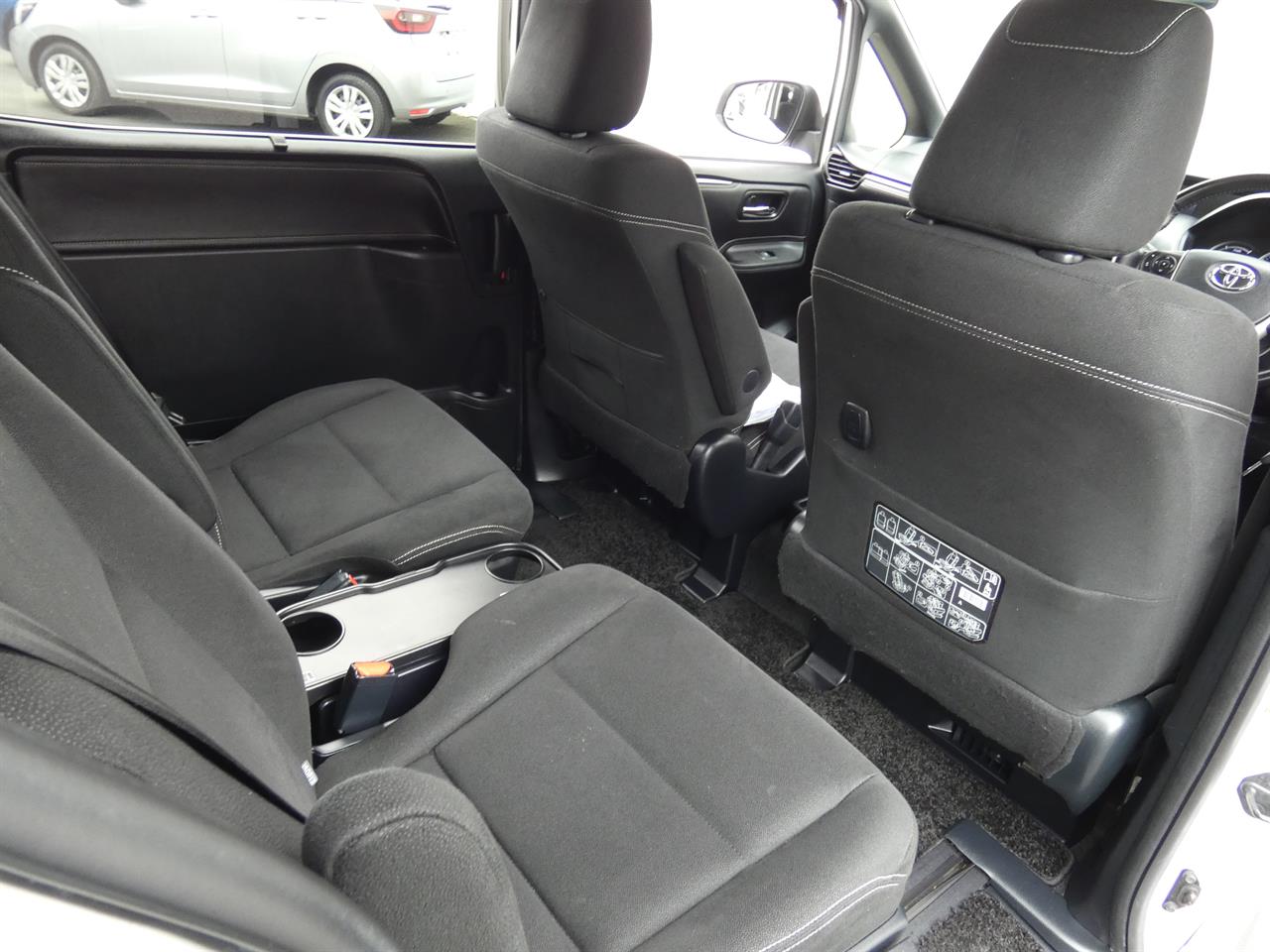 2015 Toyota Esquire thumbnail