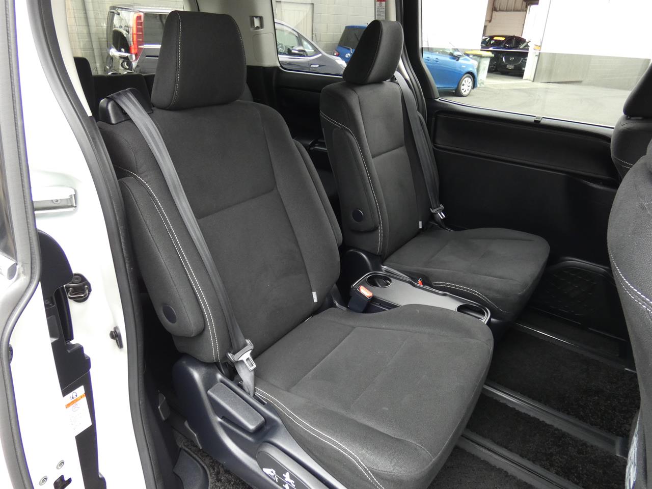 2015 Toyota Esquire thumbnail