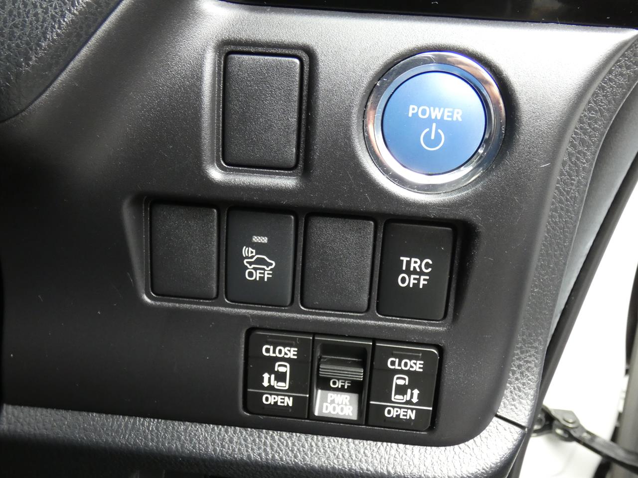 2015 Toyota Esquire thumbnail
