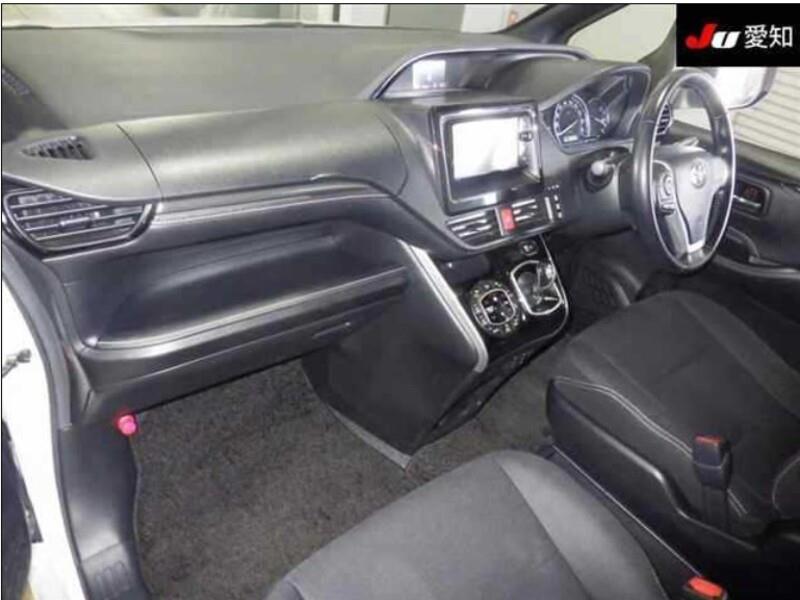 2015 Toyota Esquire thumbnail