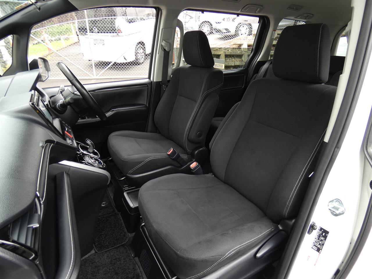 2015 Toyota Esquire thumbnail