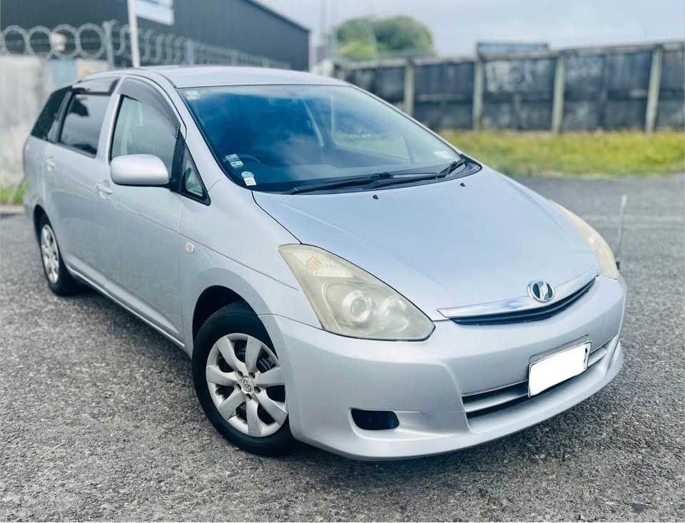 2006 Toyota Wish thumbnail